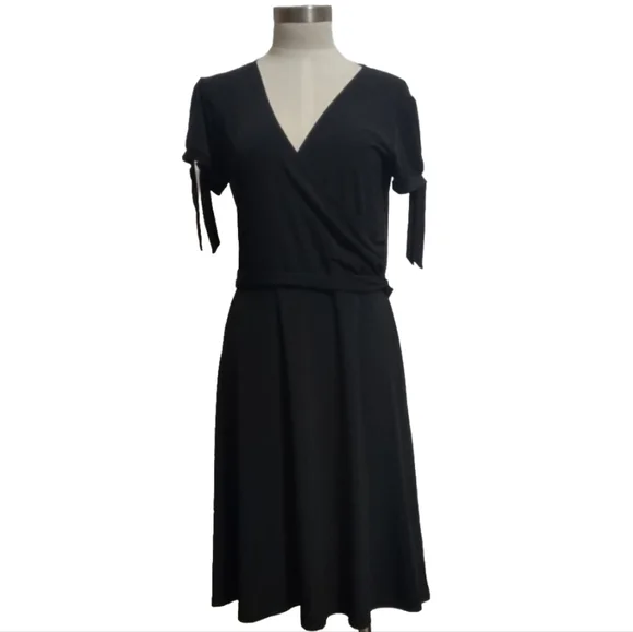 green velvet women's dress Zapakasa Women Wedding Party Dress A-Line V Neck Dark Green Burnout Velvet  Bridesmaid Dress with Short Sleeve main image 1